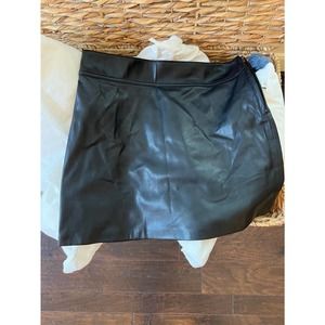 New without tags Zara faux leather skirt L